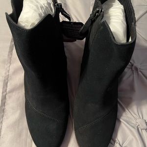 Toms Women’s Sadie Wedge Boot. Size 11